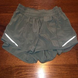 GREEN LULULEMON HOTTY HOT SHORTS